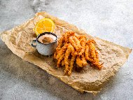 Рецепта Пухкави панирани / пържени пипала от калмари – класическа рецепта